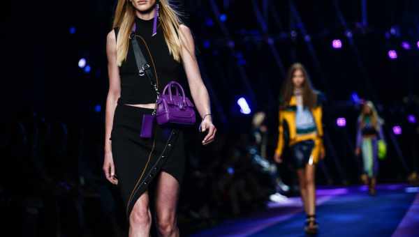 Новые «миллениальные» кроссовки Versace обещают стать ключевой моделью сезона