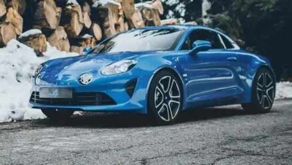 Детализировано легковесное купе Alpine A110