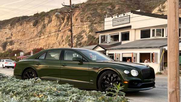 Гибридный Bentley: медь и крутящий момент