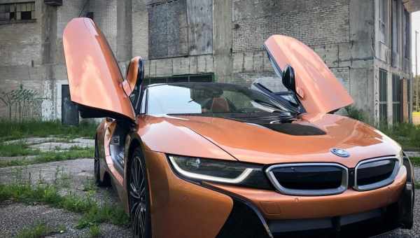 BMW срывает крышу на новом i8