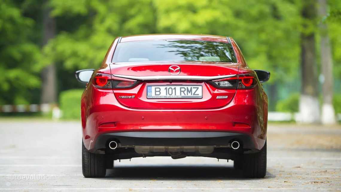 Mazda подразнила деталями новой ""шестерки""