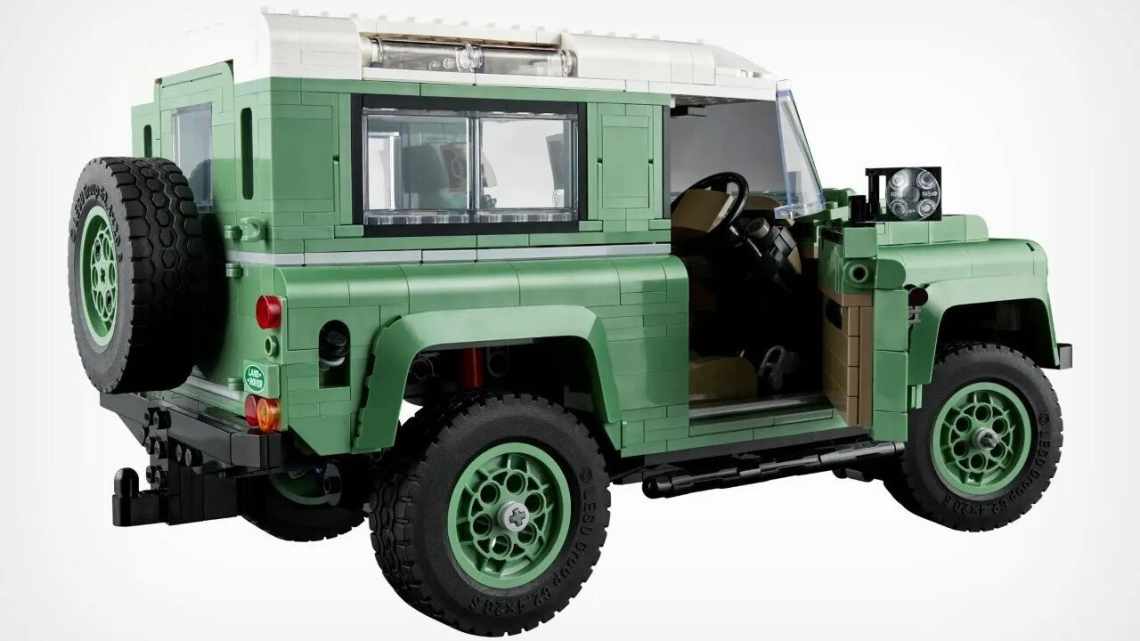 Lego Land Rover Defender: мал да удал