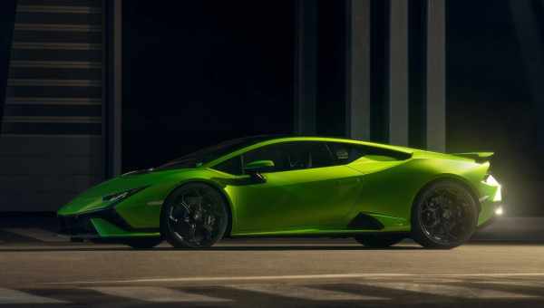 Lamborghini может выпустить заднеприводный Huracan