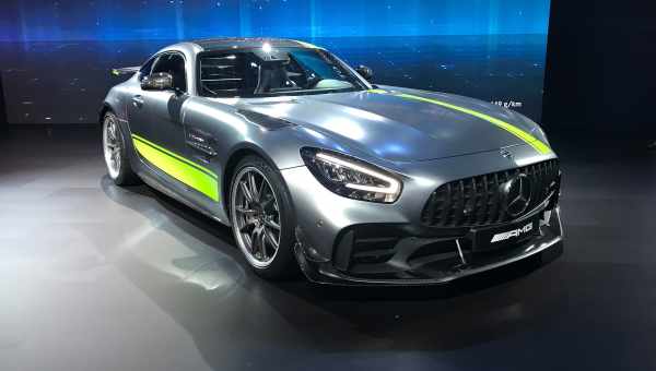 Линейка Mercedes-AMG GT обновила дизайн и начинку