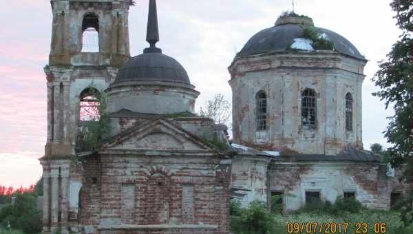 Церковь Троицы Живоначальной в селе Вощажниково