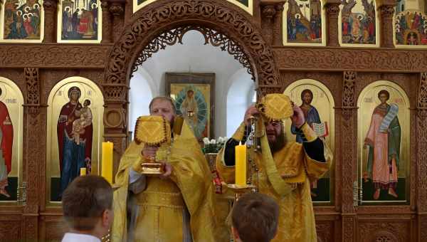 Церковь святых апостолов Петра и Павла в селе Новокрасивое