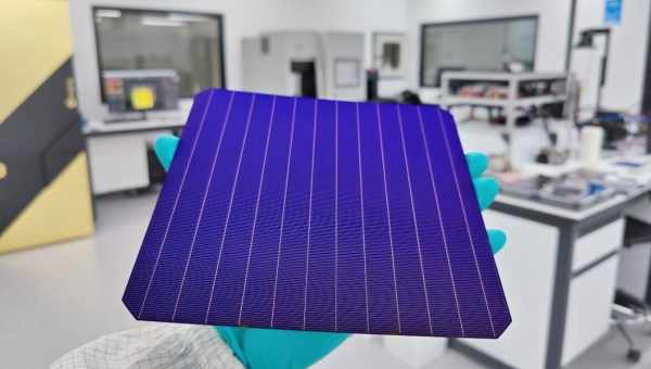 Ученые сделали солнечные батареи, которые «подстраиваются» под разное освещение